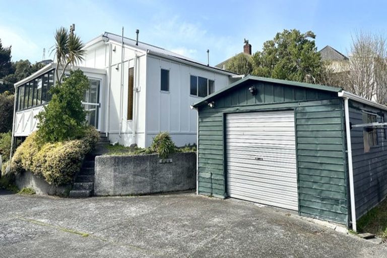 Photo of property in 10 Black Rock Road, Newlands, Wellington, 6037