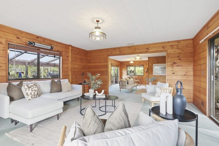 Photo of property in 14 Cochran Road, Oratia, Auckland, 0604