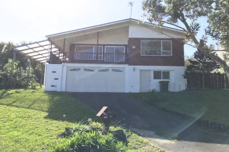 Photo of property in 15 Barlow Place, Chatswood, Auckland, 0626