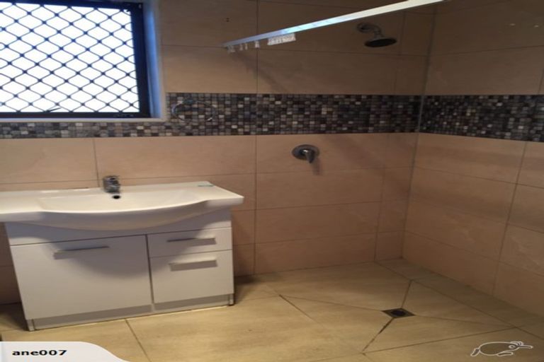 Photo of property in 1/1 Wattle Street, New Lynn, Auckland, 0600