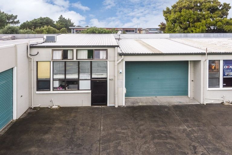 Photo of property in 2/251 Lincoln Road, Henderson, Auckland, 0610