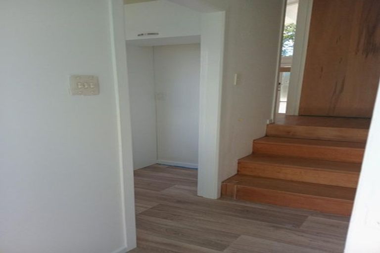 Photo of property in 8 Dawnhaven Drive, Te Atatu Peninsula, Auckland, 0610