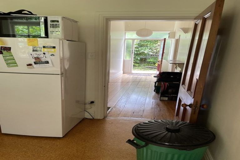 Photo of property in 129 Glenmore Street, Kelburn, Wellington, 6012