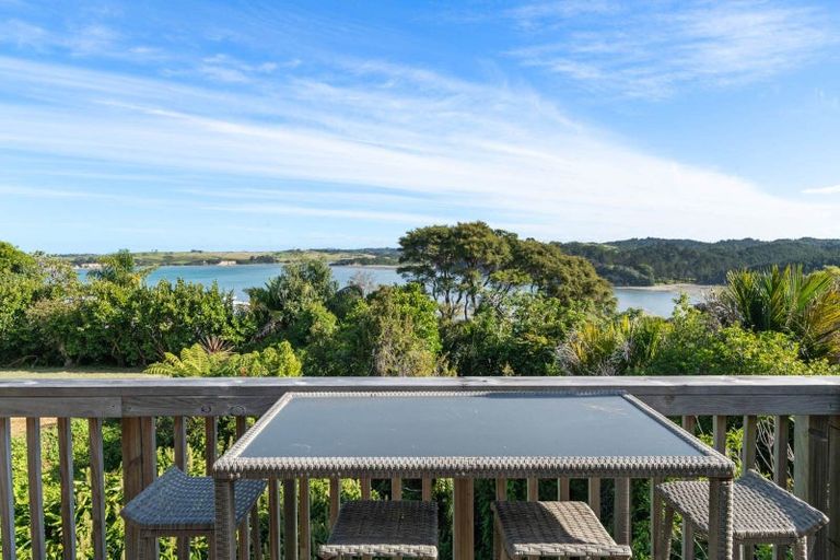 Photo of property in 183 Wade River Road, Wade Heads, Whangaparaoa, 0932