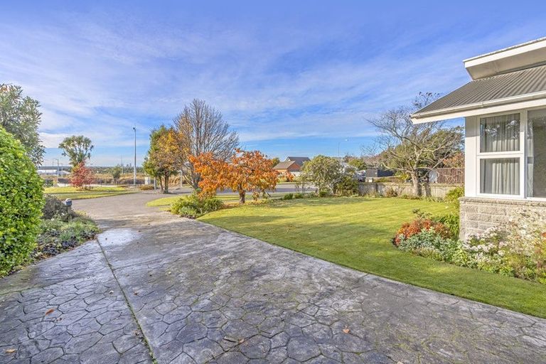 Photo of property in 25 Grimseys Road, Redwood, Christchurch, 8051