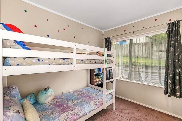 Photo of property in 3 Bernina Place, Weymouth, Auckland, 2103