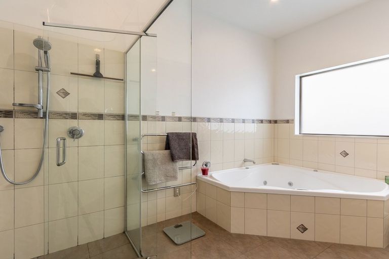 Photo of property in 61 Quadrant Heights, Paraparaumu, 5032