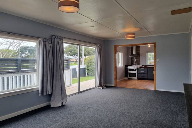 Photo of property in 93 Broadway, Waitara, 4320