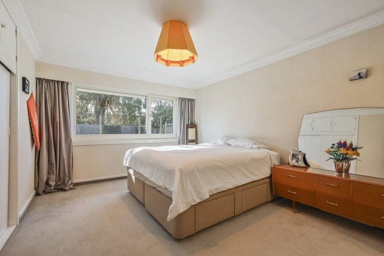 Photo of property in 16 Stormont Place, Avonhead, Christchurch, 8042
