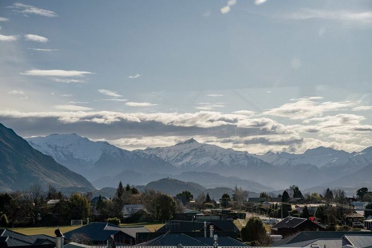 Photo of property in 9 Bob Lee Place, Wanaka, 9305