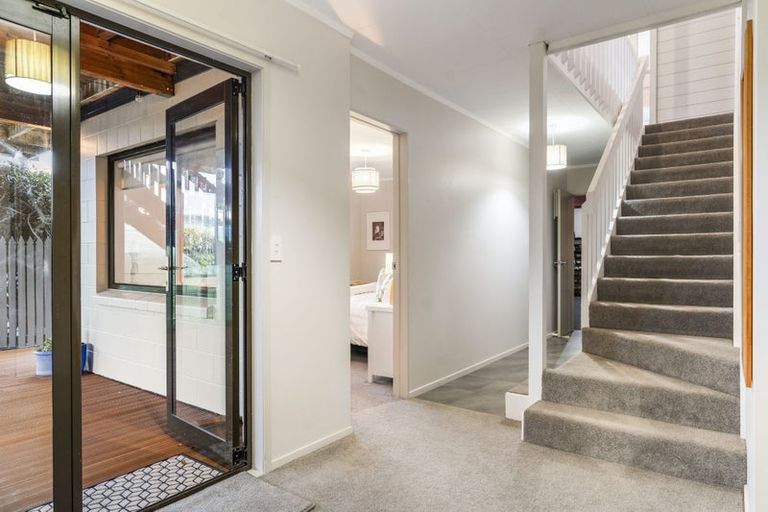 Photo of property in 32 Mcdowell Crescent, Hillcrest, Auckland, 0627