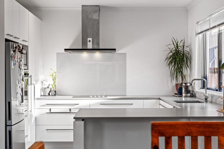 Photo of property in 22 William Wallbank Crescent, Swanson, Auckland, 0614