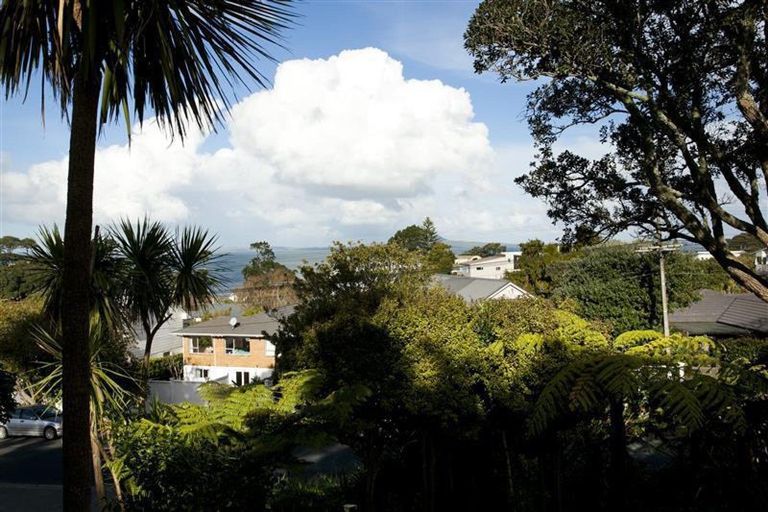 Photo of property in 1/8 Rewi Street, Torbay, Auckland, 0630