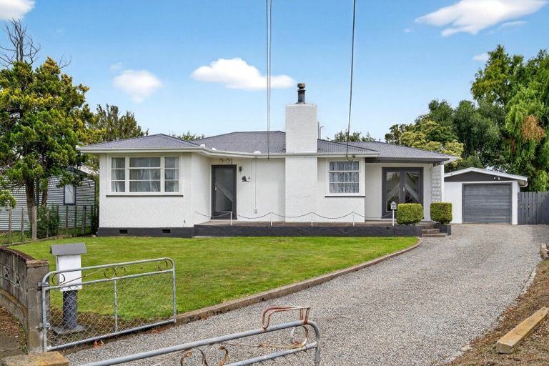 Photo of property in 6 Jones Place, Masterton, 5810
