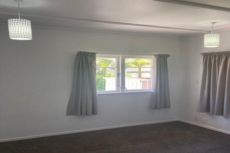 Photo of property in 15 Hattaway Avenue, Bucklands Beach, Auckland, 2012