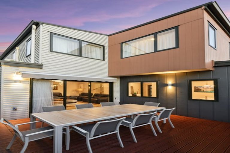 Photo of property in 17d Crosby Road, West Harbour, Auckland, 0618