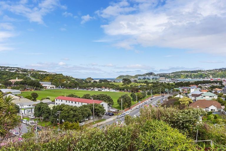 Photo of property in 30 Westview Grove, Miramar, Wellington, 6022