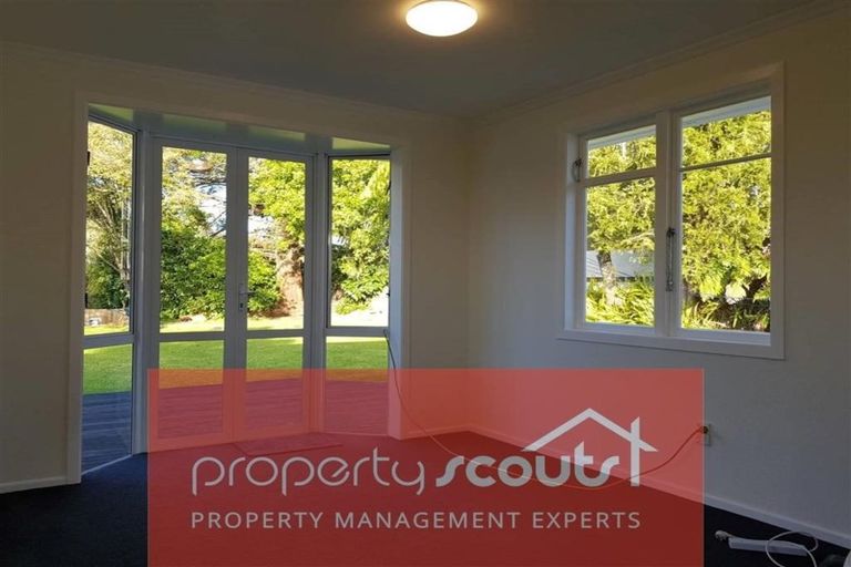 Photo of property in 35 Awanui Street, Merrilands, New Plymouth, 4312