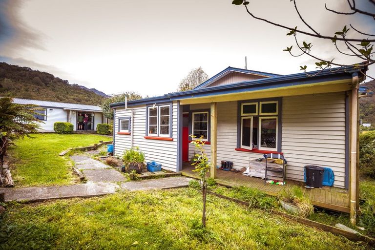 Photo of property in 14 Oxford Street, Taylorville, Greymouth, 7805