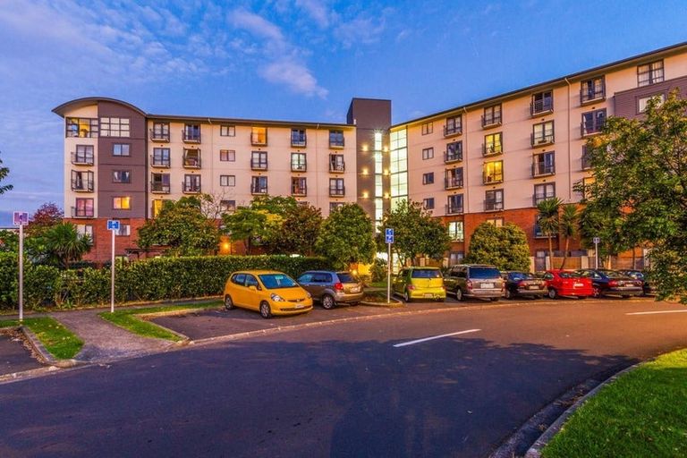 Photo of property in 5m/10 Crown Lynn Place, New Lynn, Auckland, 0600