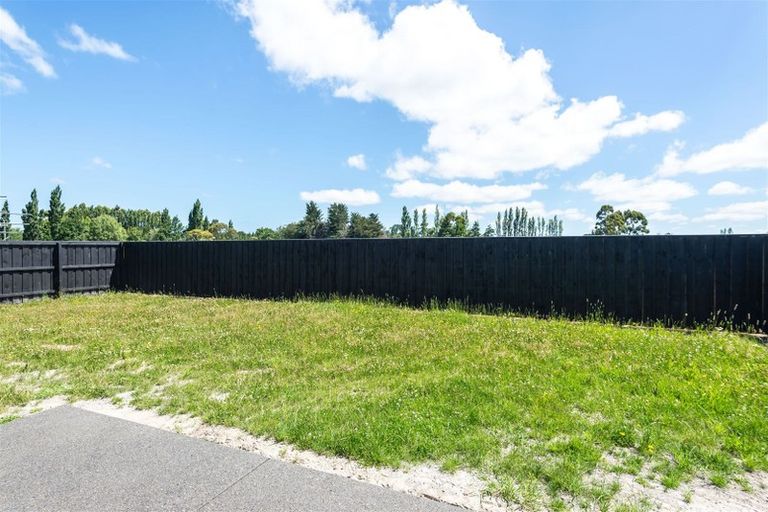 Photo of property in 8 Angus Place, Rangiora, 7400