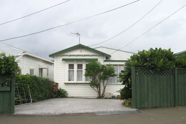 Photo of property in 103 Onepu Road, Lyall Bay, Wellington, 6022