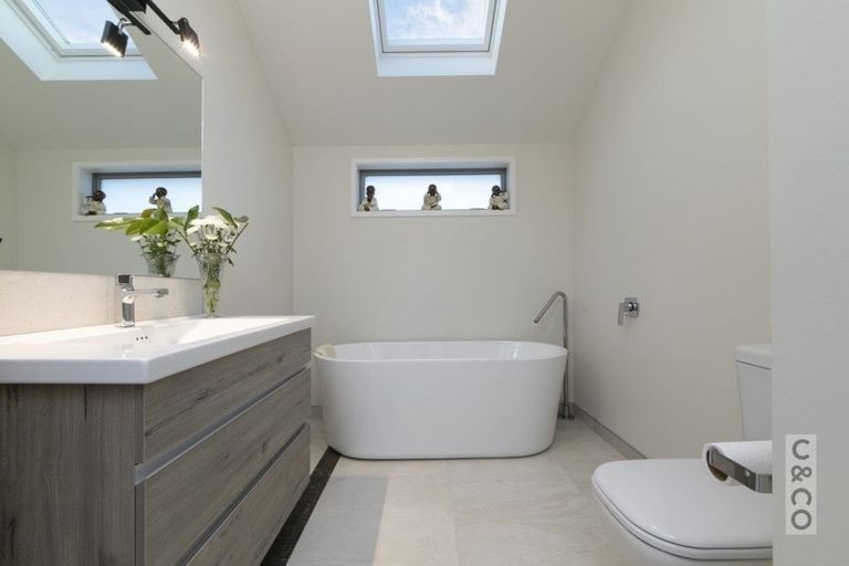 Photo of property in 1 Tauwaka Crescent, Riverhead, 0820