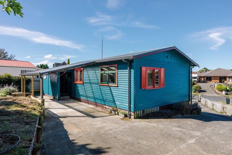 Photo of property in 11 Maclaurin Street, Dannevirke, 4930