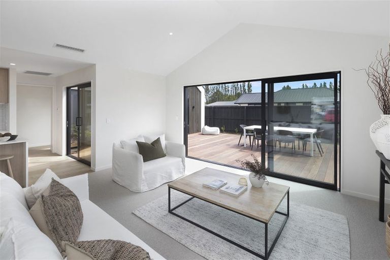 Photo of property in 28 Oakmill Drive, Casebrook, Christchurch, 8051