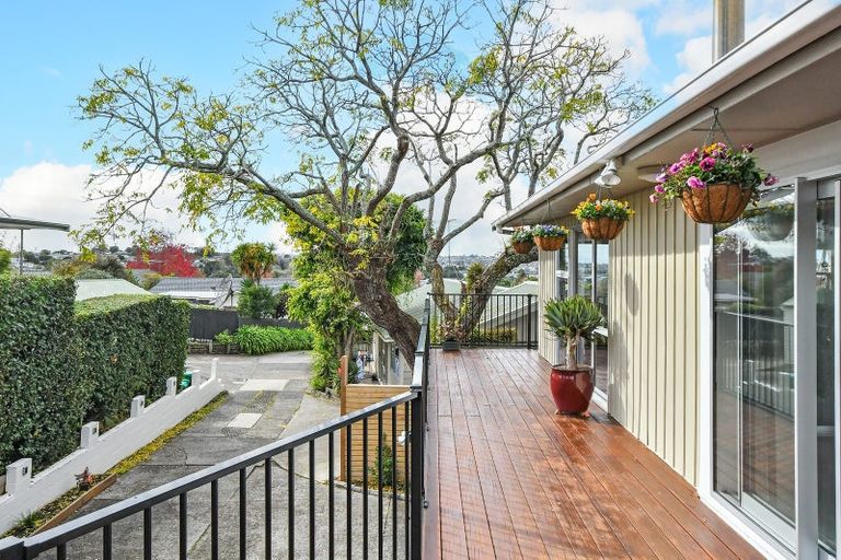 Photo of property in 21 Hatherlow Street, Glenfield, Auckland, 0629