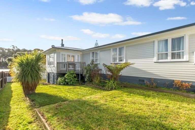 Photo of property in 69 Farquhar Road, Glendene, Auckland, 0602