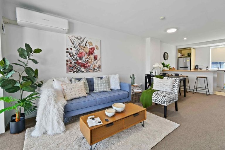 Photo of property in 5 Opito Way, East Tamaki, Auckland, 2013