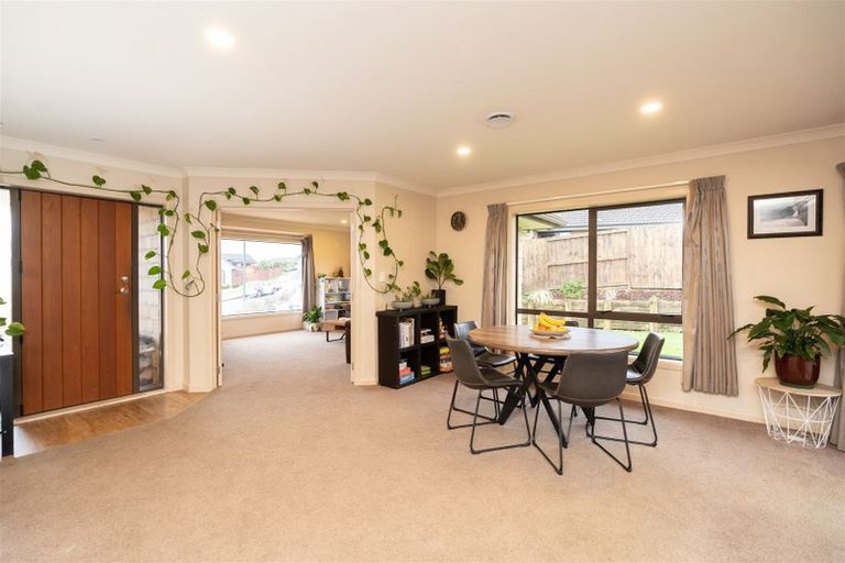 Photo of property in 4 Sharaleigh Place, Grandview Heights, Hamilton, 3200