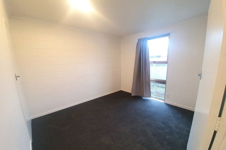 Photo of property in 16 Westmere Place, Takaro, Palmerston North, 4412