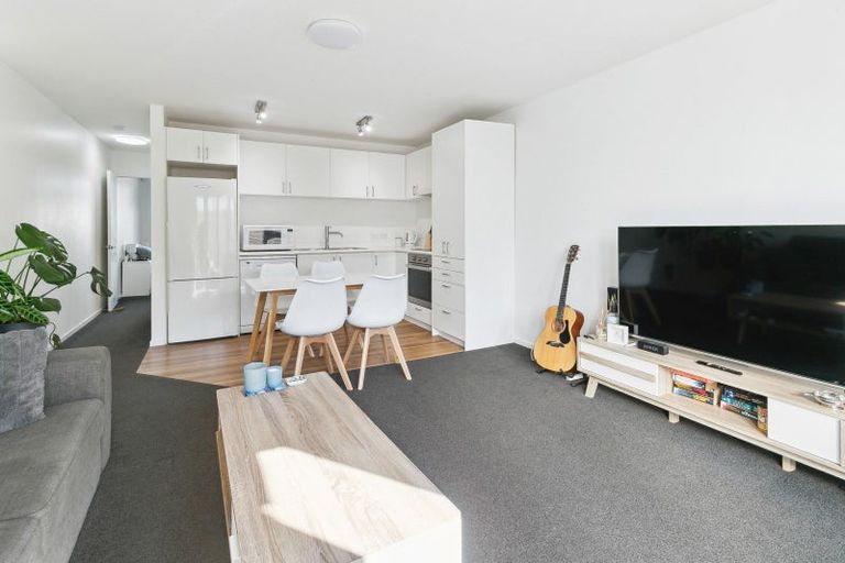 Photo of property in Pirie Street Townhouses, 4/35 Pirie Street, Mount Victoria, Wellington, 6011