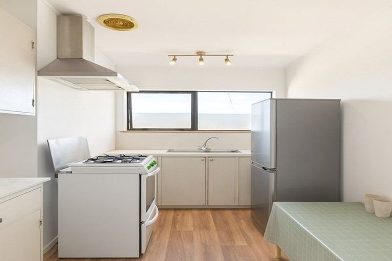 Photo of property in 522 Beach Road, Murrays Bay, Auckland, 0630