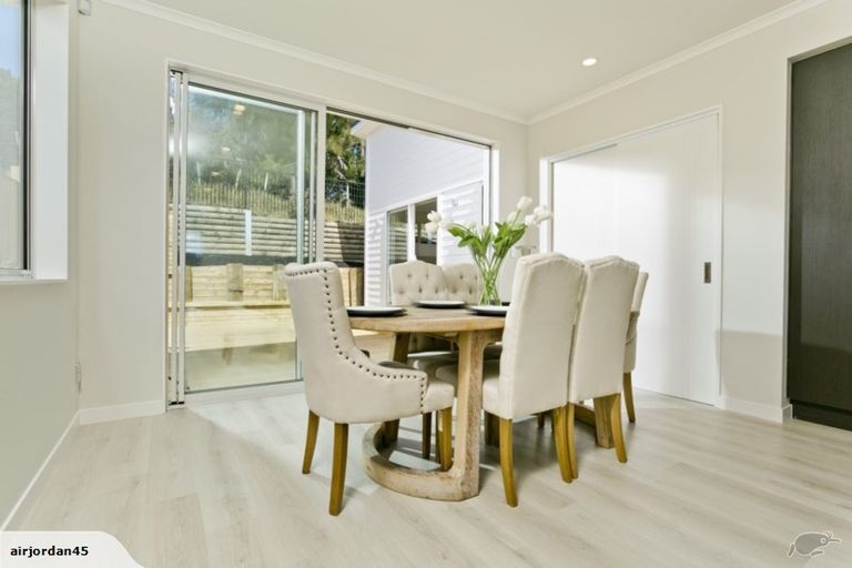 Photo of property in 12 Barrique Road, Kumeu, 0810