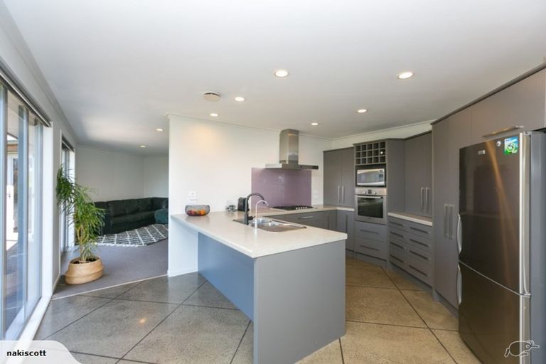 Photo of property in 563 Richmond Road, Lepperton, New Plymouth, 4373