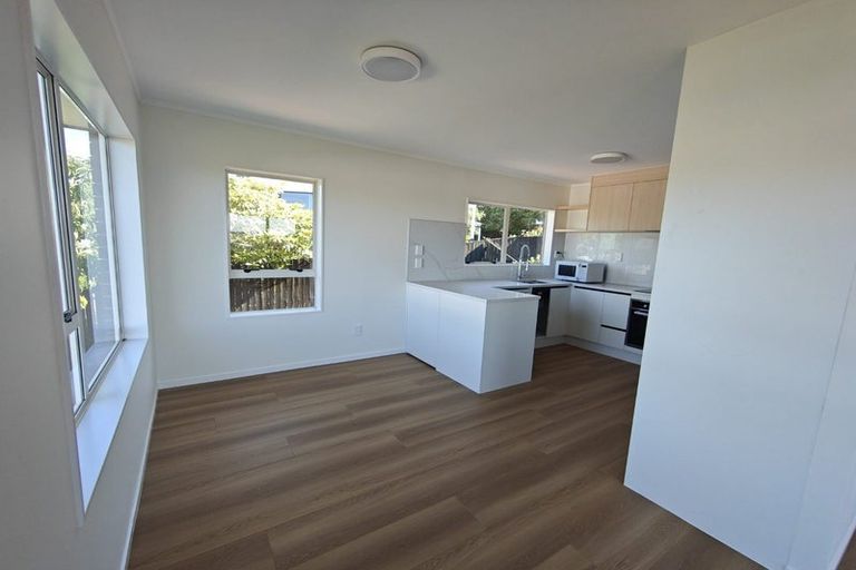 Photo of property in 20 Jumento Place, Unsworth Heights, Auckland, 0632