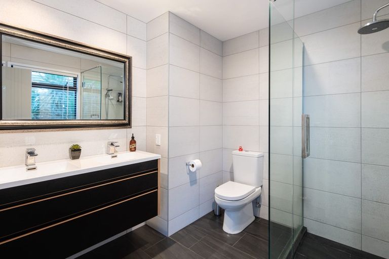 Photo of property in 36 Knights Road, Rothesay Bay, Auckland, 0630