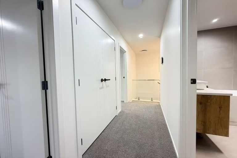 Photo of property in 9a Tangelo Place, Bucklands Beach, Auckland, 2012