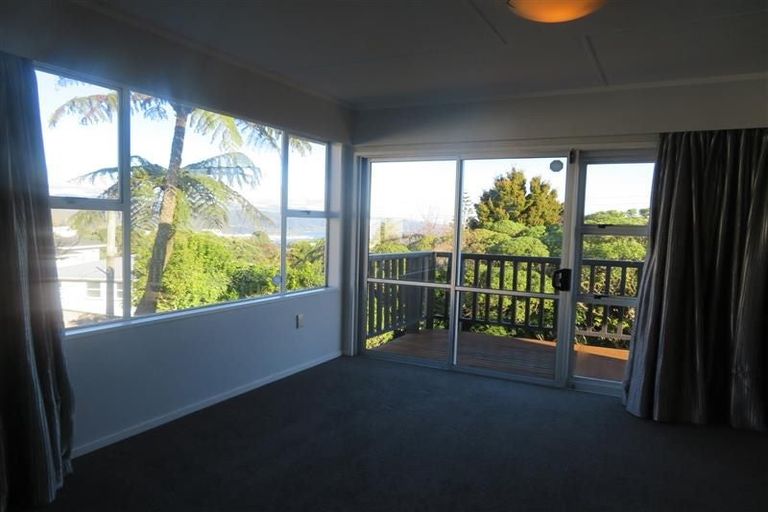 Photo of property in 2 Martin Grove, Normandale, Lower Hutt, 5010