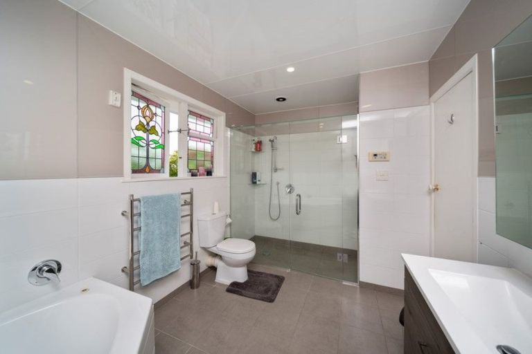 Photo of property in 72 Govett Avenue, Frankleigh Park, New Plymouth, 4310