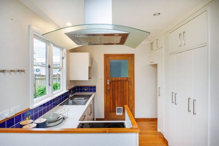 Photo of property in 27 Waterloo Crescent, Hokowhitu, Palmerston North, 4410