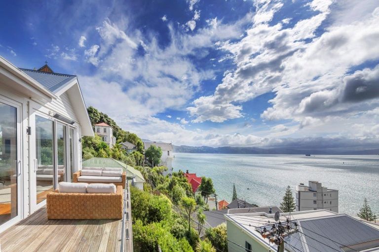 Photo of property in 10 Oriental Terrace, Mount Victoria, Wellington, 6011