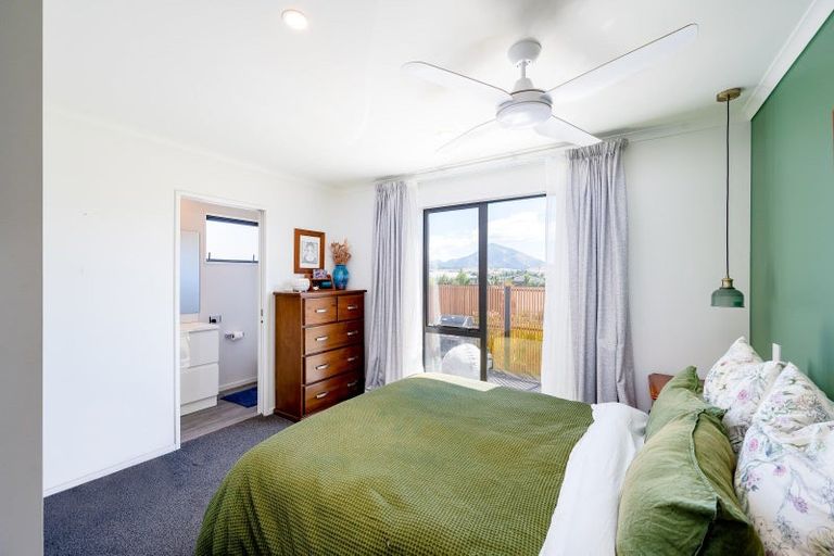 Photo of property in 8 Kingfisher Crescent, Albert Town, Wanaka, 9305