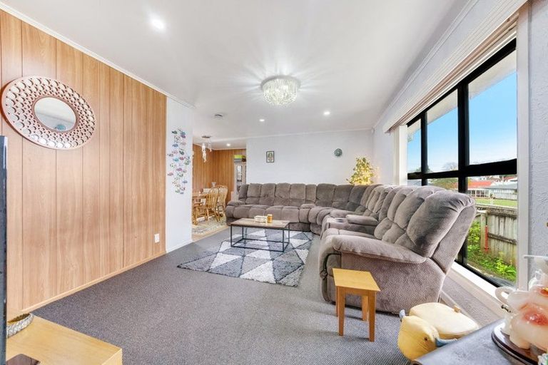 Photo of property in 16 Waterview Road West, Stanley Point, Takanini, 0624