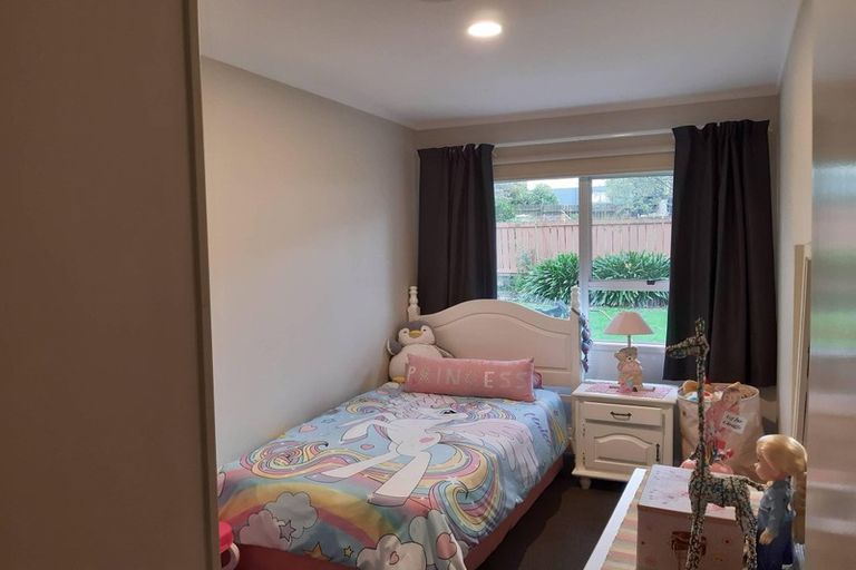 Photo of property in 2/21 Birman Close, Half Moon Bay, Auckland, 2012