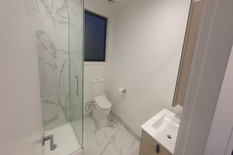 Photo of property in 2/10 Avery Grove, Boulcott, Lower Hutt, 5011