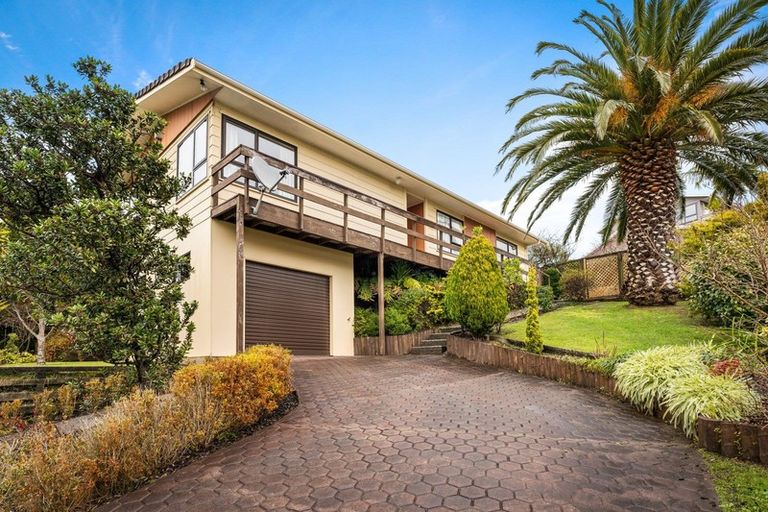 Photo of property in 10 Albatross Close, Whitby, Porirua, 5024